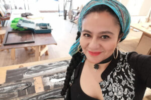 URBANA | Claudia Martínez, la periodista exiliada por escribir sobre Coyomeapan