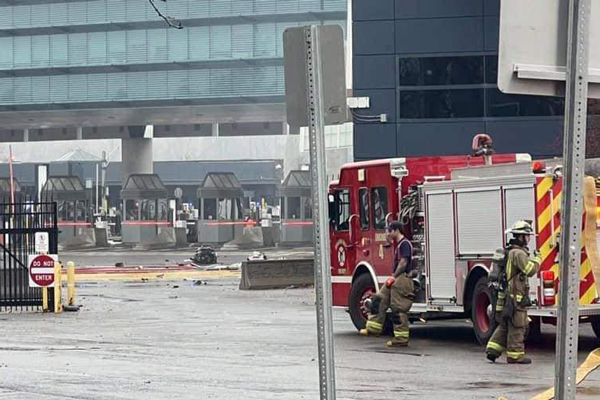 Vehículo explota en la frontera entre EU y Canadá; hay dos muertos y un herido