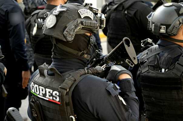policías