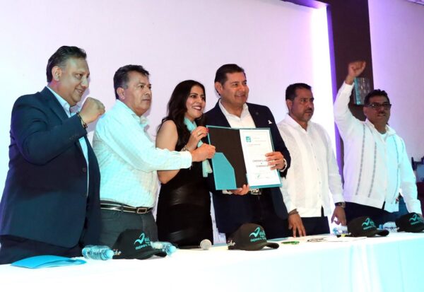 Alejandro Armenta recibe constancia de candidato a gobernador por Nueva Alianza