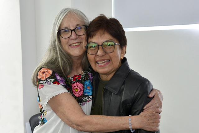 BUAP | Dicta conferencia Julieta Fierro en el auditorio de Posgrado en Microbiología