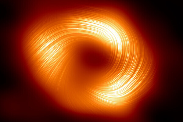 Astrónomos revelan fuertes campos magnéticos que giran en espiral en el borde del agujero negro central de la Vía Láctea