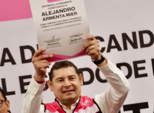 Alejandro Armenta recibe apoyo de Fuerza por México, y lo reconoce como candidato