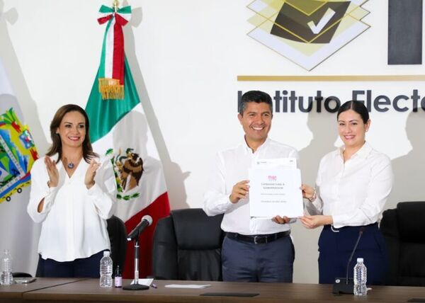 Estamos listos para ganar el 2 de junio, señala Eduardo Rivera al registrarse ante el IEE