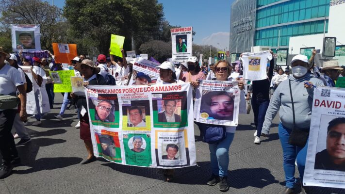 Marchan madres buscadoras y familiares de desaparecidas en la ciudad de Puebla