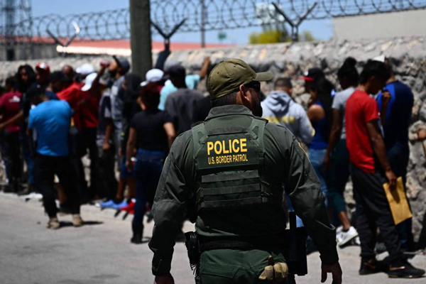 policías