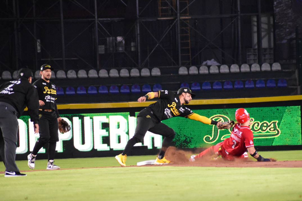 Pericos de Puebla triunfa por pizarra de 2-1 sobre Él Águila de Veracruz