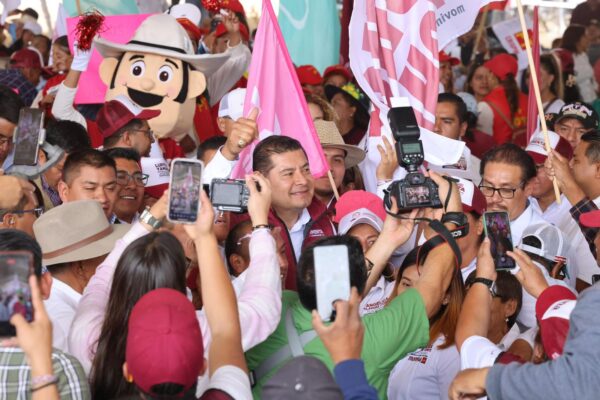 Desarrollo turístico y artesanal en El Verde y Tlalancaleca, compromisos de Alejandro Armenta