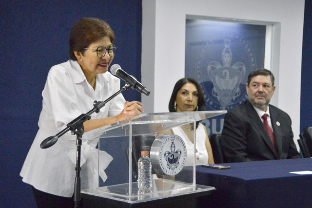 BUAP | Reconoce Lilia Cedillo calidad y calidez en la atención de la Facultad de Estomatología