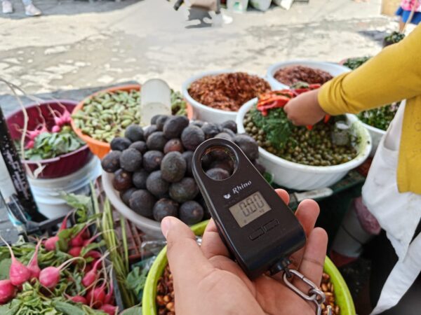 "Canasteras" de Tehuacán actualizan sus básculas para garantizar peso exacto