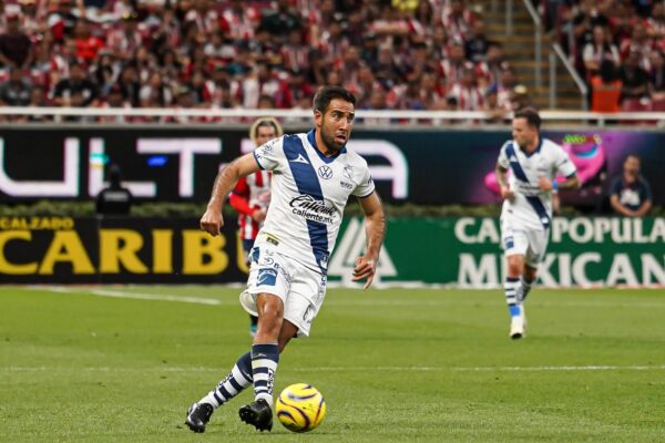 Chivas vence al Club Puebla en el estadio Akron; Carevic llama al equipo a jugar con orgullo