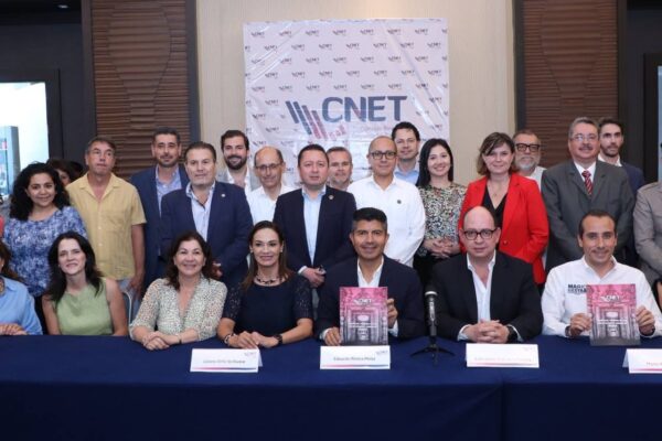 Eduardo Rivera acude a reunión con miembros del CNET para impulsar el sector turístico