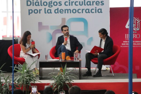 Jorge Álvarez Máynez causa revuelo entre estudiantes de la Ibero Puebla