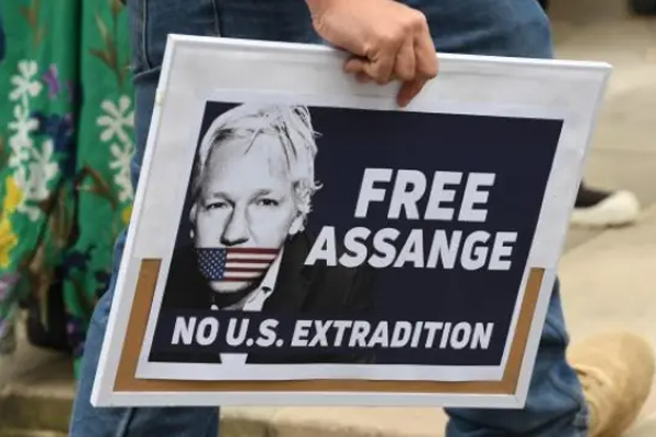 Julian Assange podrá presentar nuevo recurso contra su extradición a EU, autoriza Tribunal