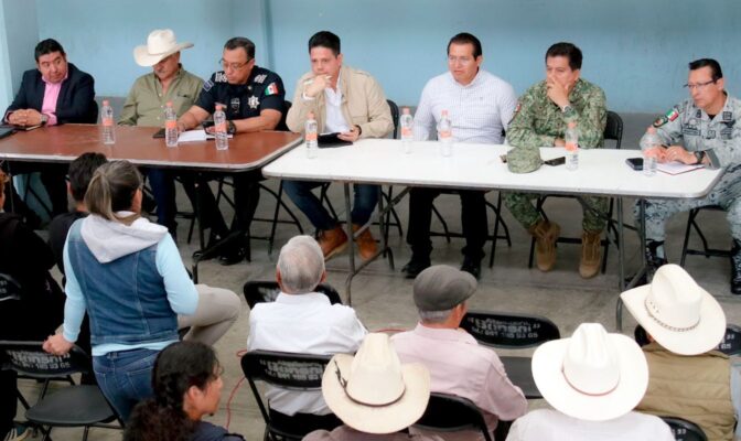 Productores agrícolas y ganaderos de Atltzayanca se reúnen con Segob parar atención de delitos