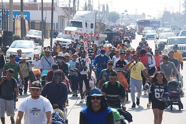 Caravana Viacrucis Migrante se divide en su paso por Puebla