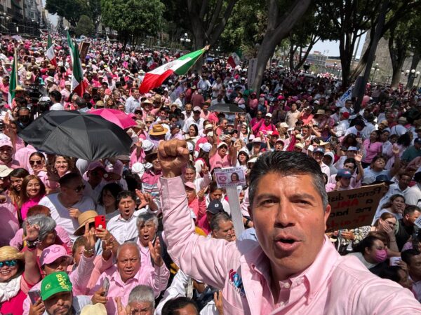 Presume Eduardo Rivera participación de 30 mil en marea rosa en Puebla, pero teme judicialización de elección