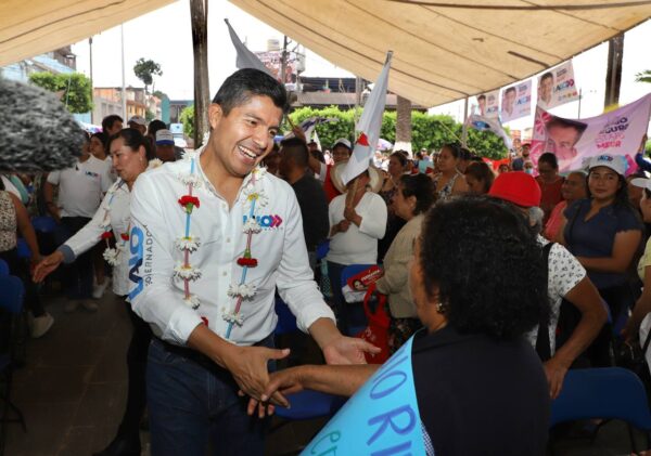 Eduardo Rivera será un gobernador que apoye a municipios, promete en Chignautla y Xiutetelco
