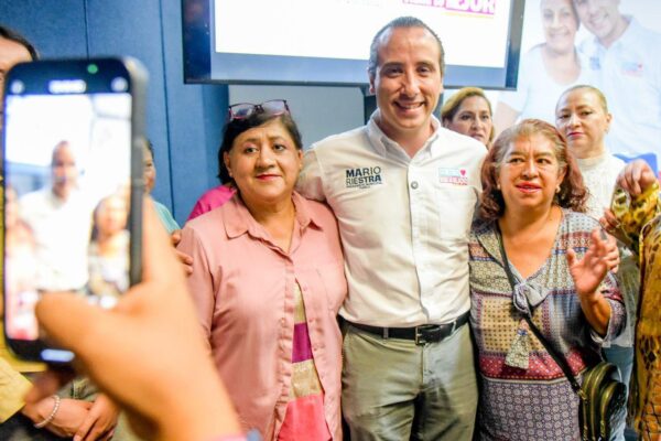 Mario Riestra firma compromisos contra los deudores alimentarios