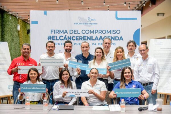 Mario Riestra y candidatos a diputados firman compromisos con Cáncer Warriors México