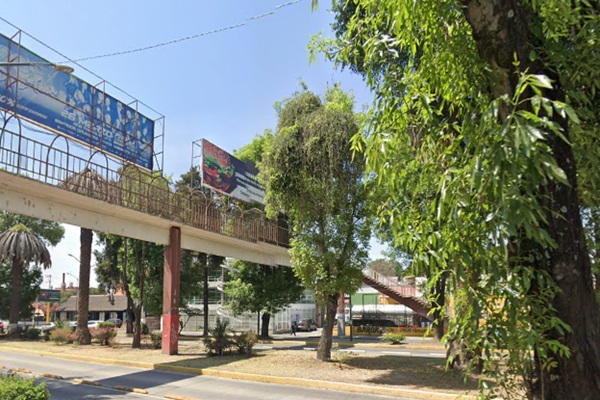 Ayuntamiento de Puebla inicia retiro de puente en bulevar 5 de mayo