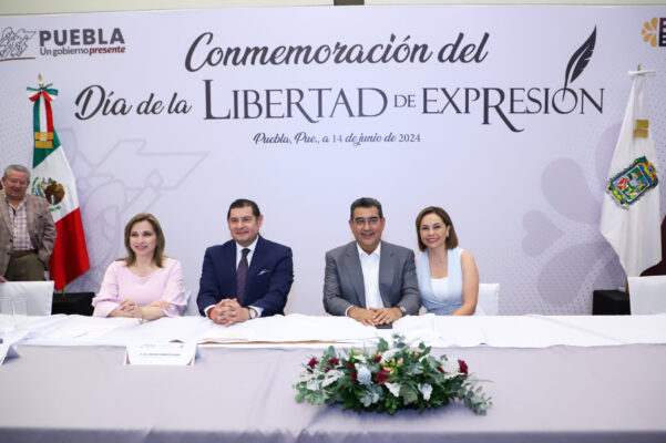 Reconocen Sergio Salomón y Alejandro Armenta el papel de periodistas en Puebla