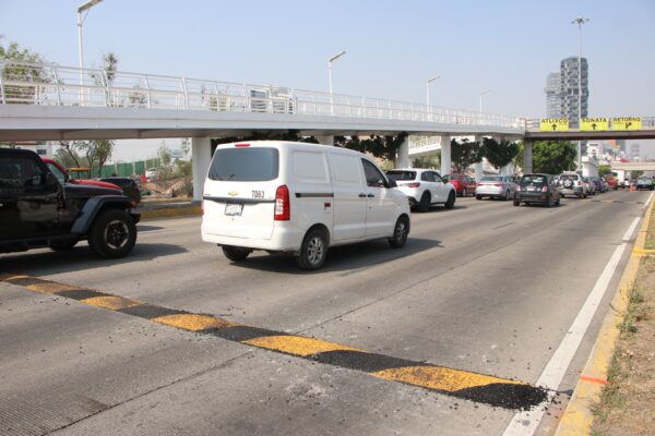 Por seguridad, Infraestructura instala reductores de velocidad en Vía Atlixcáyotl