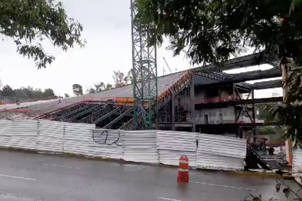Colapsa estructura de concreto en obras de la nueva sede del Congreso de Puebla por lluvias