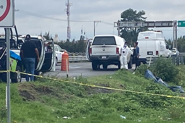 Tiran cuerpo desmembrado con narcomensaje al costado de la autopista Puebla-Orizaba, en Xonacatepec