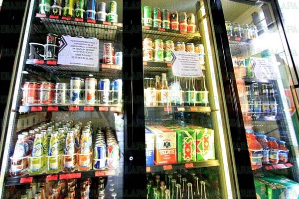 Cabildo de Puebla prohíbe a Oxxos venta de bebidas alcohólicas cerradas después de las 12 de la noche