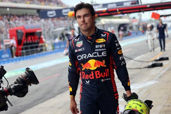 Checo Pérez critica estrategia de Red Bull, tras quedar fuera del Gp singapur