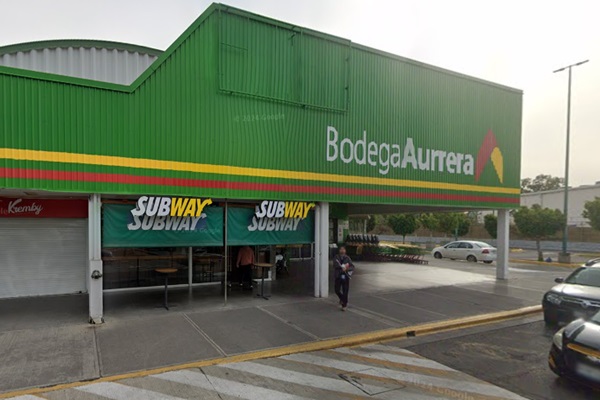 Comando armado asalta Bodega Aurrerá de Xilotzingo