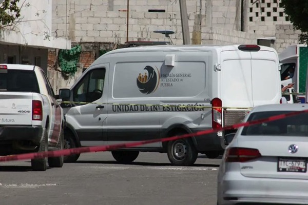 FGE Puebla realiza un segundo cateo en vivienda de la Miguel Hidalgo donde se halló fosa clandestina