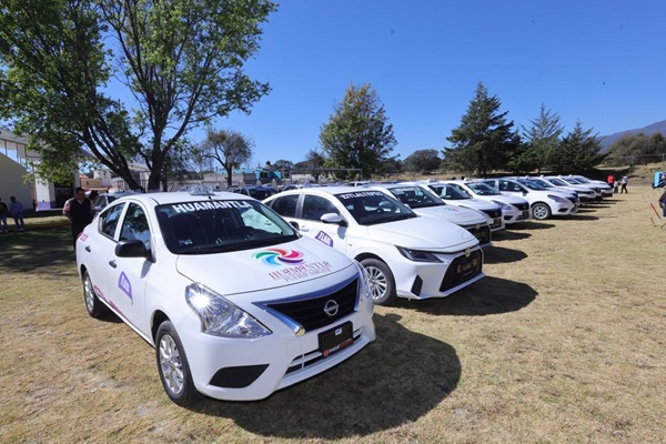 Gobierno de Tlaxcala entrega taxis y destruye mototaxis en Zitlaltepec