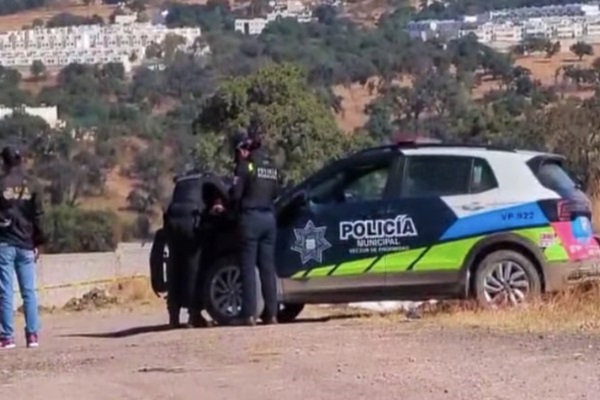 Hasta el lugar de la carretera Santa Cruz Alpuyeca se presentaron paramédicos quienes confirmaron que la víctima carecía de signos vitales