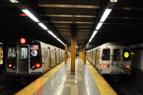 Un hombre apuñala a dos personas en el metro de Nueva York