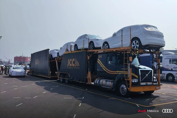 ¡De San José Chiapa para el mundo! Zarpan del Puerto de Veracruz a Europa los nuevos Audi Q5 2025
