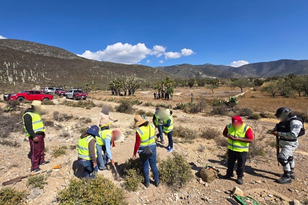 Comisión de Búsqueda y familias de desaparecidos hallan restos óseos en Tlacotepec de Benito Juárez