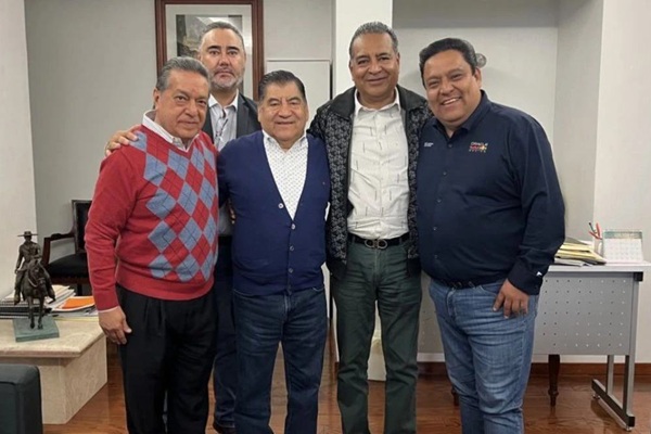 Reaparece Mario Marín recibe a sus amigos en prisión domiciliaria
