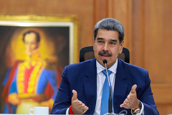 Venezuela cierra la frontera con Colombia temporalmente ante una "conspiración" internacional