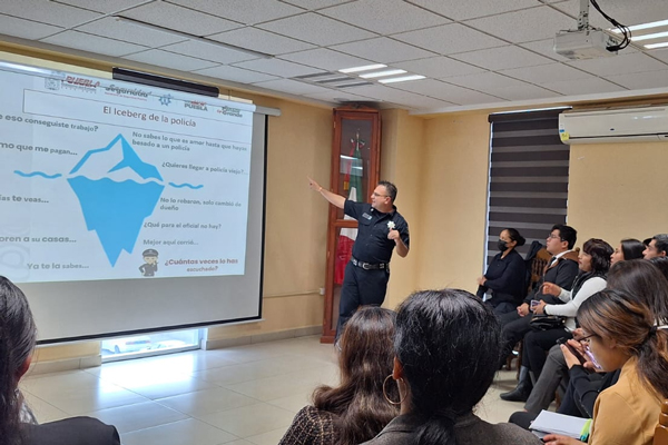 Trabajadores de Seguridad de Cuautlancingo reciben plática "Espíritu de cuerpo"