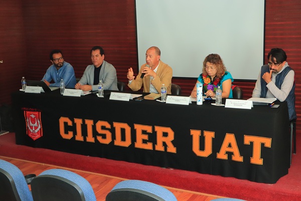 UATx | Expertos analizan el tema de la migración y sus implicaciones sociales, económicas y políticas