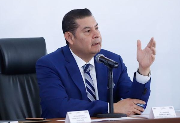 Armenta promete revisar la iniciativa del diputado Andrés Villegas para regular el ejercicio del periodismo en Puebla