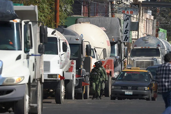 Aseguran 12 Pipas Relacionadas con el Robo de Combustible en Tepeaca
