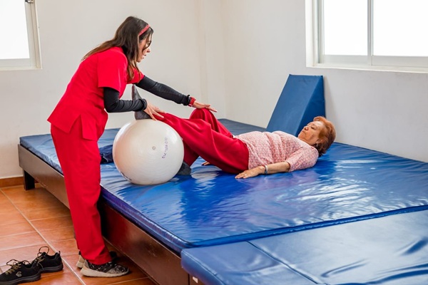 Brindó SMDIF más de 15 mil rehabilitaciones a 753 personas con discapacidad