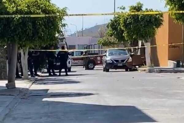 Mujer es asesinada a disparos dentro de su vehículo en la colonia La Cantera de Tehuacán