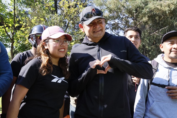 El gobernador Armenta convive con jóvenes y comparte proyectos de desarrollo
