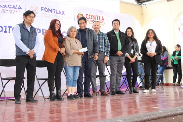 Entrega Fomtlax cheques de 95 mil pesos a 19 emprendedores del municipio de Contla