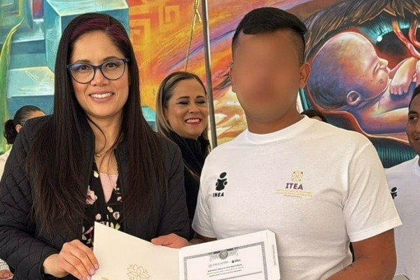 Entrega ITEA certificados educación básica a internos del cereso de Tlaxcala