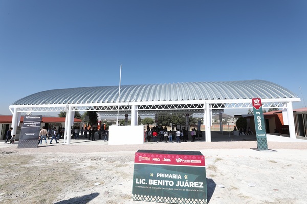 Entrega Pepe Chedraui infraestructura educativa en la Junta Auxiliar Totimehuacán